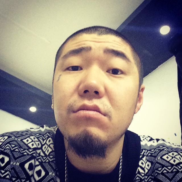 Монгол реппер GEE “Хараалгүй дуу” дуулжээ